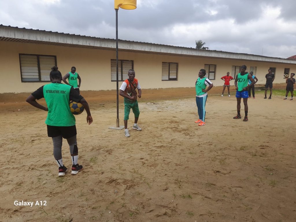 Korfball : Les arbitres et les coachs formés sur les règles de jeu