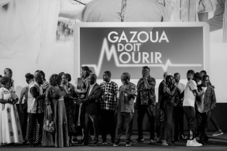 « Gazoua doit mourir » : une satire sociale ivoirienne qui interroge les traditions funéraires et l’argent