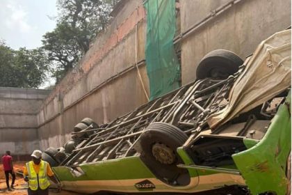 Drame au Plateau : un autobus de la SOTRA fait une chute de 14 mètres, 1 mort et 25 blessés