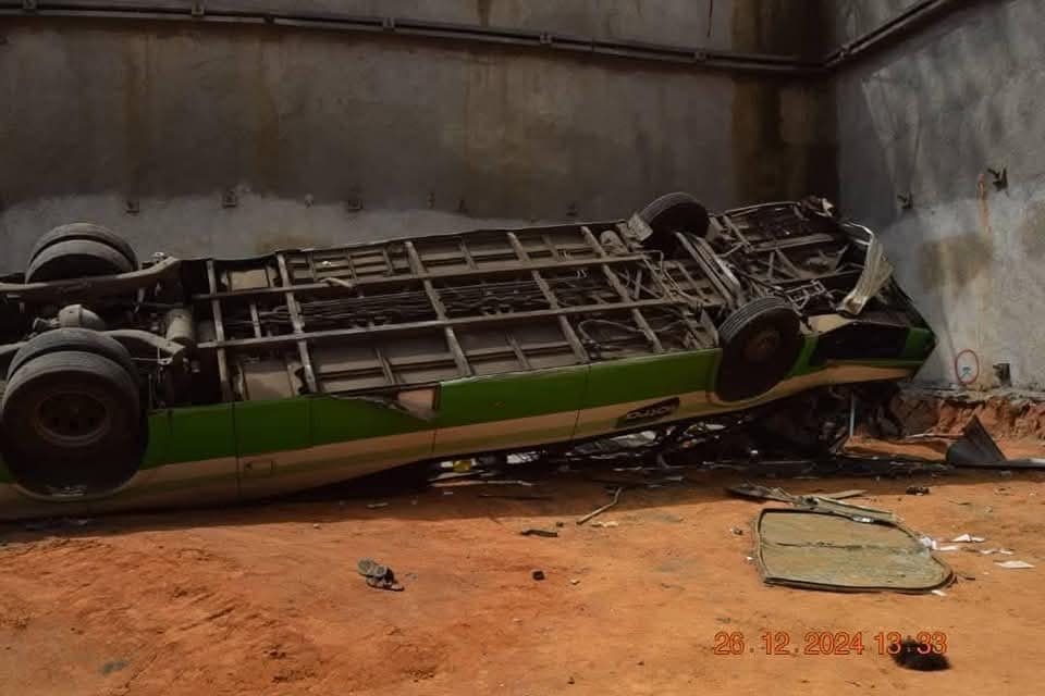 Drame au Plateau : un autobus de la SOTRA fait une chute de 14 mètres, 1 mort et 25 blessés