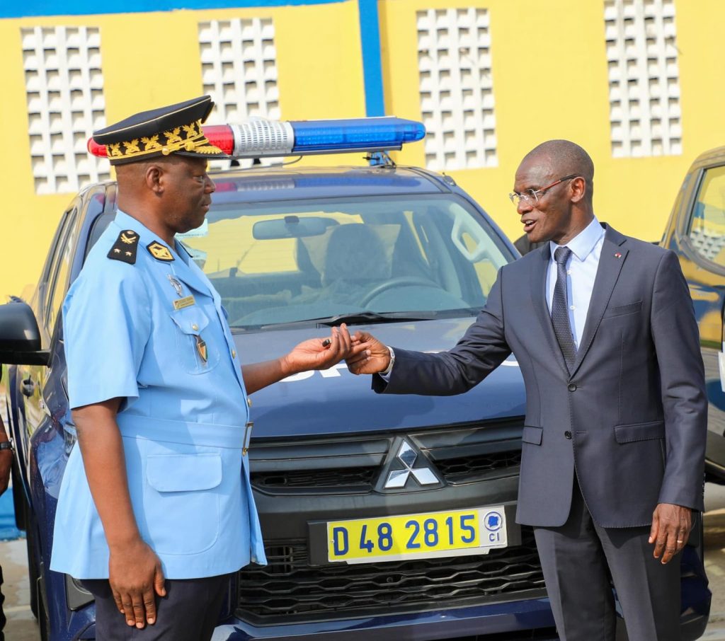 Sécurité : remise de 109 véhicules aux Services de Police et au corps préfectoral