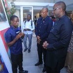Les artistes présentent leurs œuvres au ministre Souleymane Diarrassouba