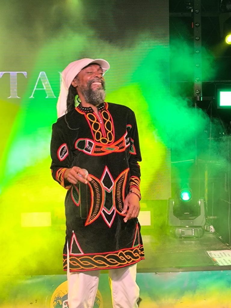Naftaly enflamme l’AZK Reggae Festival : une prestation inoubliable