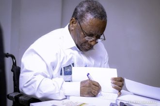 Dédicace de l'ouvrage « Côte d'Ivoire : naissance et devenir d'une nation, 1893 à nos jours » du Dr. René-Pierre Anouma