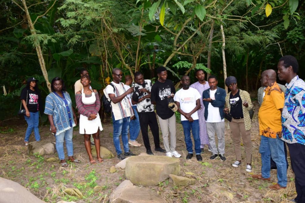 Immersion culturelle à N’Douci : l’UJOCCI explore Amoa-City, trésor vivant de la tradition ivoirienne