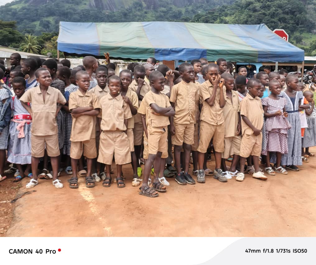 Gbonné : La Fondation Arch of Love offre 1000 kits scolaires pour promouvoir l’excellence