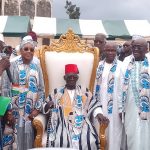 Diomandé Sègbè dans ses nouveaux habit en compagnie du maire d'Anyama, Fatima Bamba