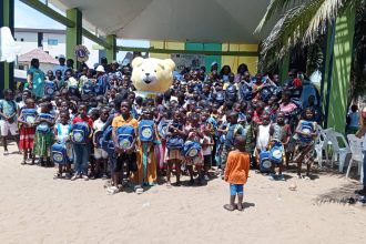 Jacqueville : l’Ong N’Klo Bakan fait briller la solidarité avec une dernière vague de dons scolaires
