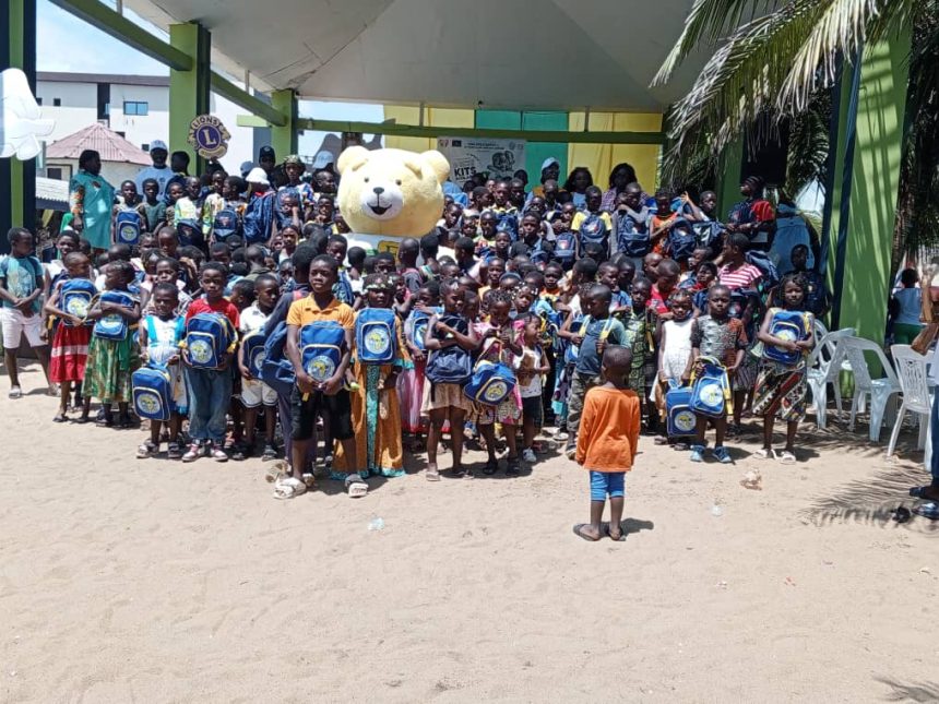 Jacqueville : l’Ong N’Klo Bakan fait briller la solidarité avec une dernière vague de dons scolaires