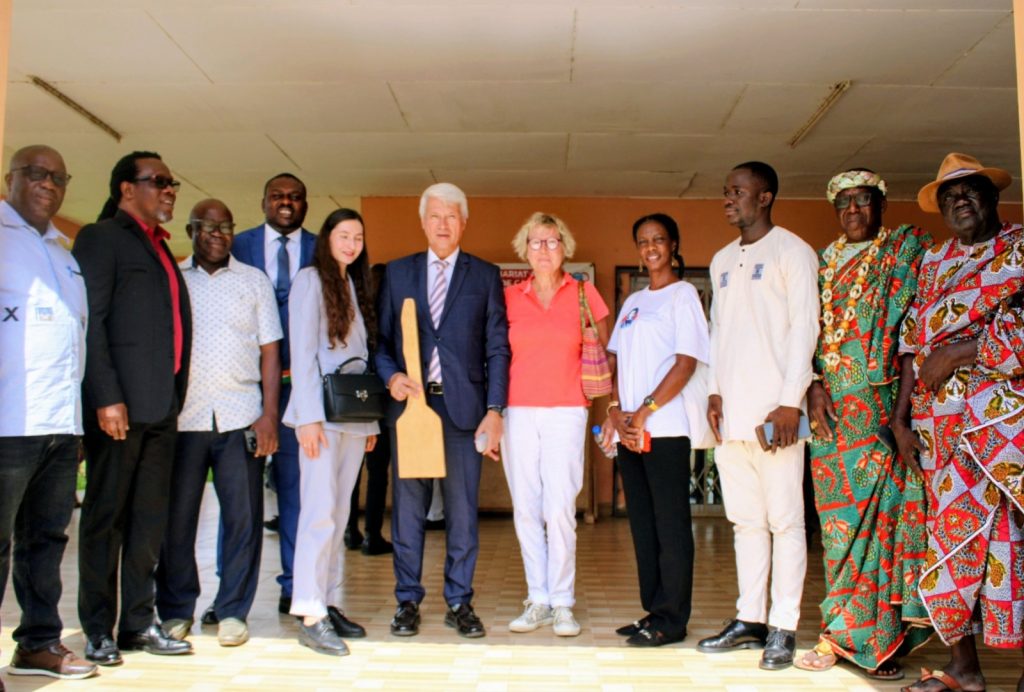 Coopération et éducation : L’Ambassadeur de Russie en visite au Collège A.S. Pouchkine d’Agou