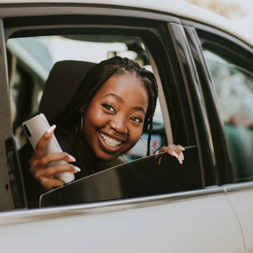 En Côte d’Ivoire, les plateformes de mobilité redessinent l’expérience touristique