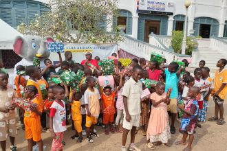 L’ONG N’Klo Bakan illumine Noël de plus de 300 enfants démunis