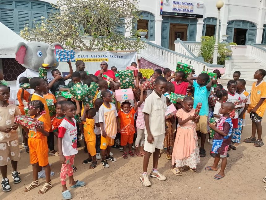 L’ONG N’Klo Bakan illumine Noël de plus de 300 enfants démunis