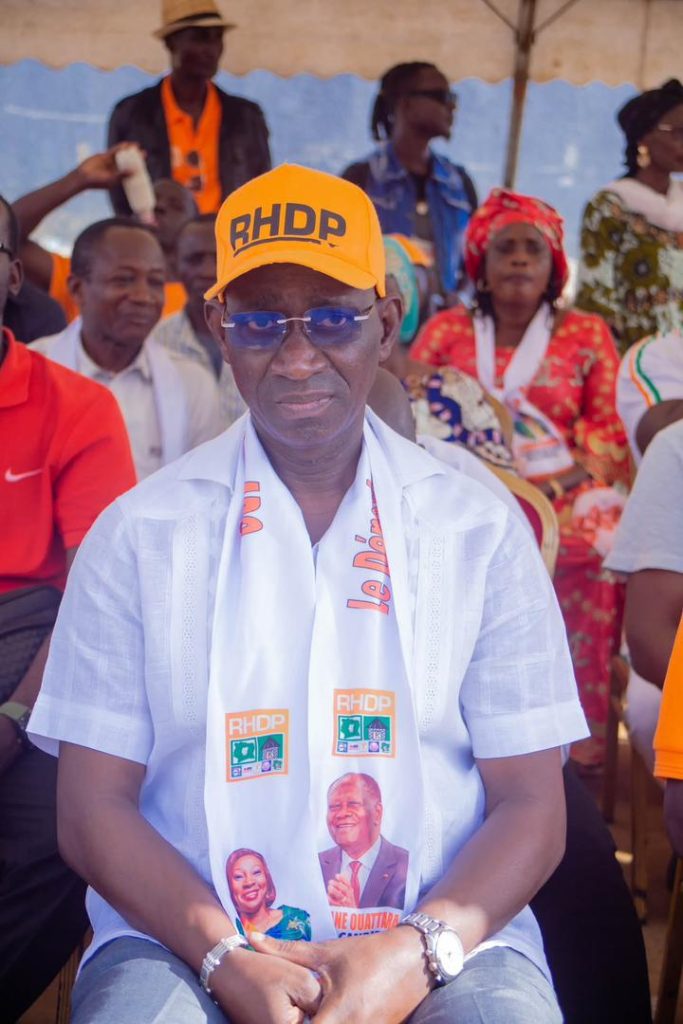 JIF 2026 : Yéo Brahima offre des pagnes aux femmes du RHDP d’Abobo N’Dotré