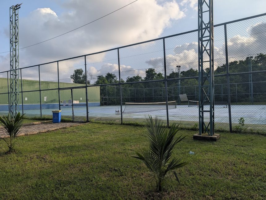 Un court de tennis de l’université du Ghana, à Accra