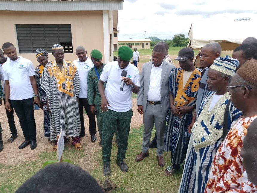 Lutte contre la sécheresse et la dégradation des sols : Le RJICCE sensibilise les populations de Kouto (Région de Bagoué) à travers un planting d'arbres